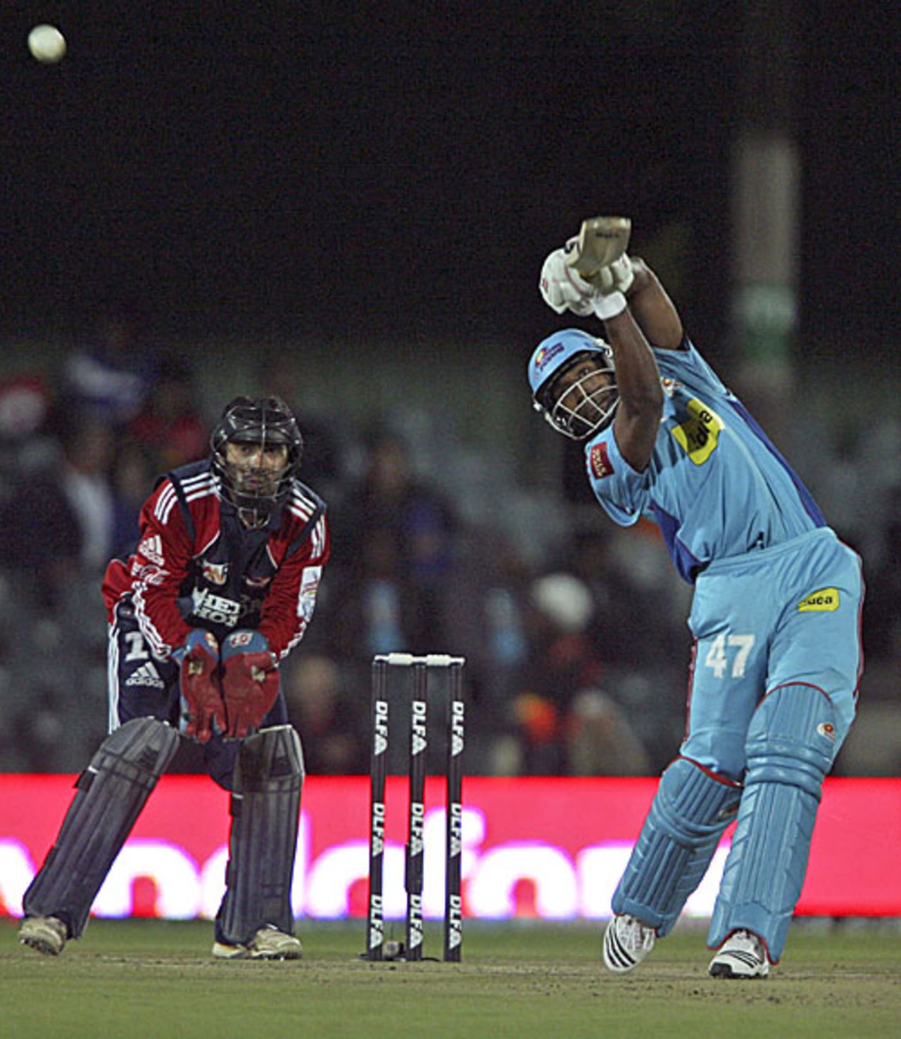 Dwayne Bravo top scored for Mumbai Indians with 35, Delhi Daredevils v Mumbai Indians, IPL, East London, May 8, 2009 