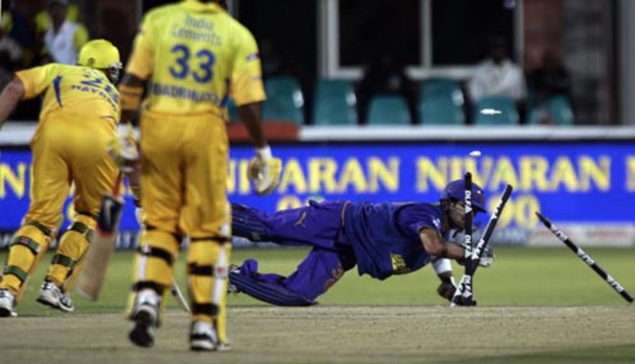 Matthew Hayden is stumped by a diving Naman Ojha, Chennai Super Kings v Rajasthan Royals, IPL, 37th match, Kimberley, May 9, 2009