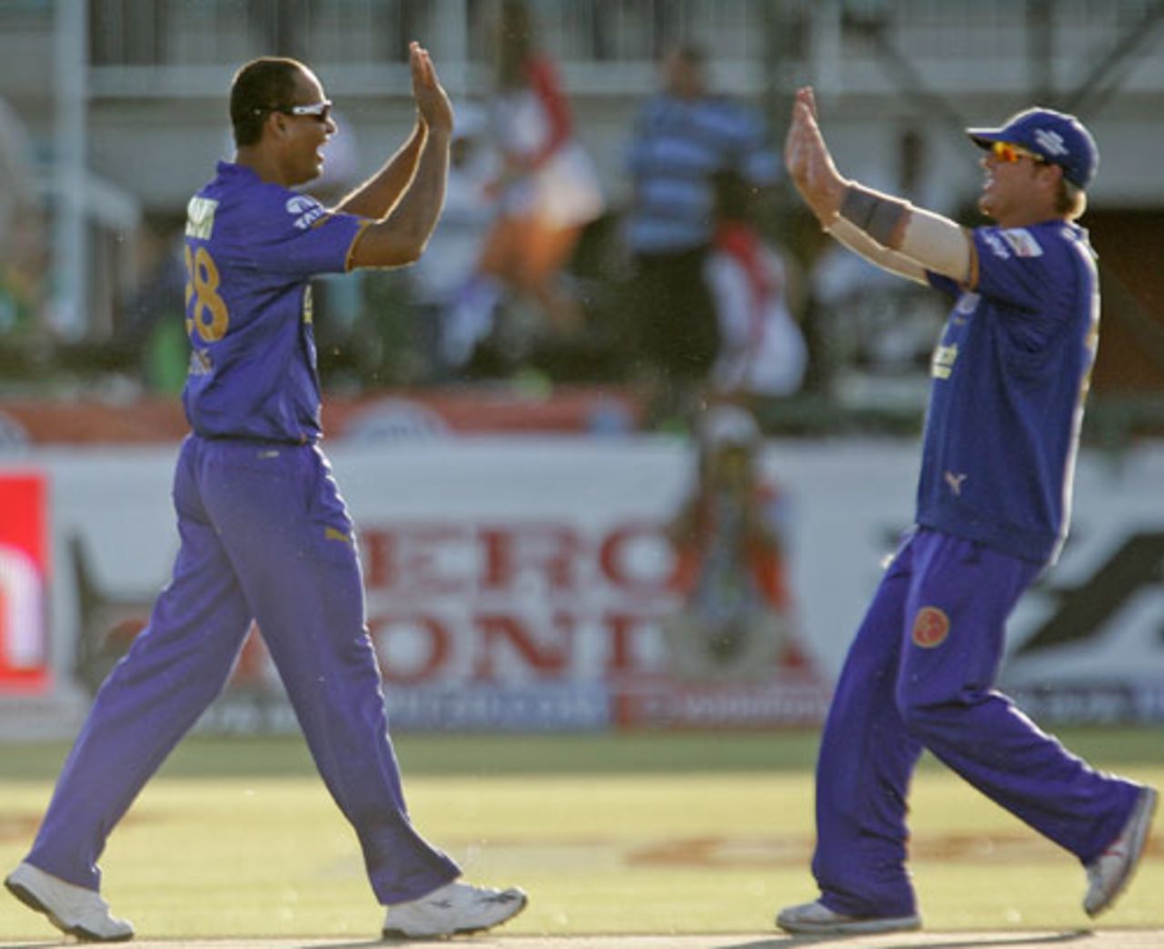 Yusuf Pathan and Shane Warne celebrate dismissing Adam Gilchrist, Deccan Chargers v Rajasthan Royals, IPL, 40th match, Kimberley, May 11, 2009