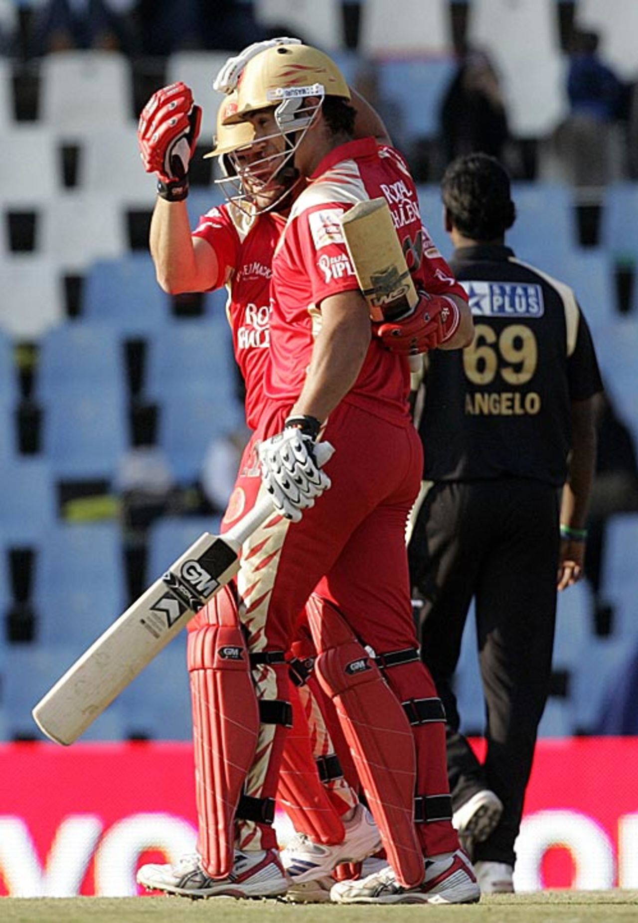 Ross Taylor and Mark Boucher embrace after sealing a tense six-wicket win, Kolkata Knight Riders v Royal Challengers Bangalore, IPL, Centurion, May 12, 2009