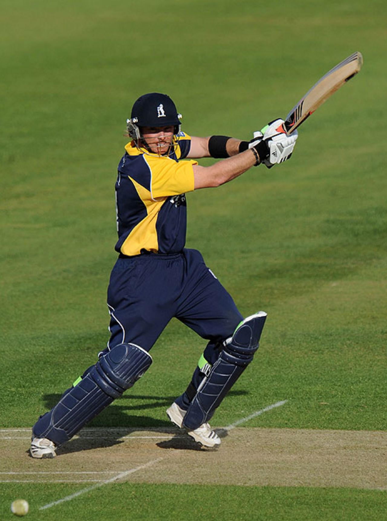 Ian Bell cuts during his unbeaten 60 at Edgbaston, Warwickshire v Middlesex, Friends Provident Trophy, May 12, 2009