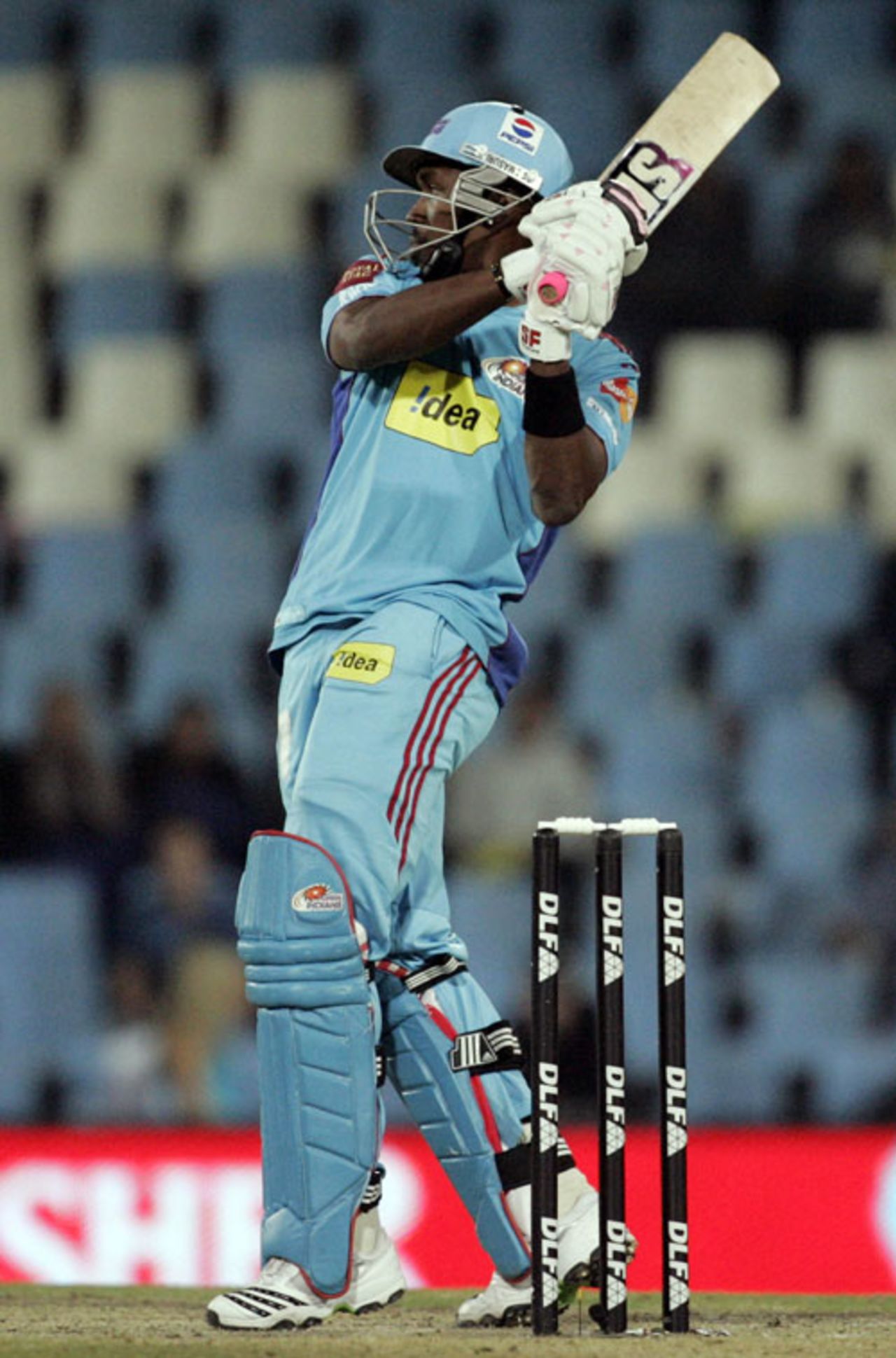 Dwayne Bravo scores the winning runs for Mumbai, Kings XI Punjab v Mumbai Indians, IPL, Centurion, May 12, 2009