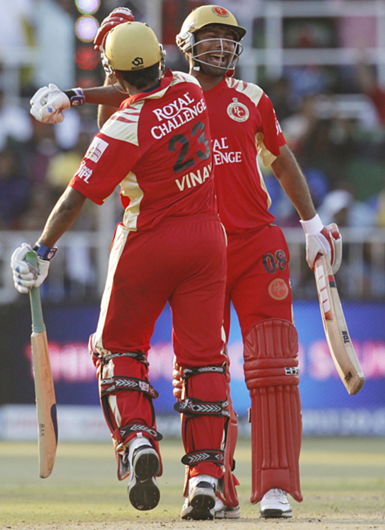 Praveen Kumar and R Vinay Kumar take Bangalore home, Chennai Super Kings v Royal Challengers Bangalore, IPL, Durban, May 14, 2009