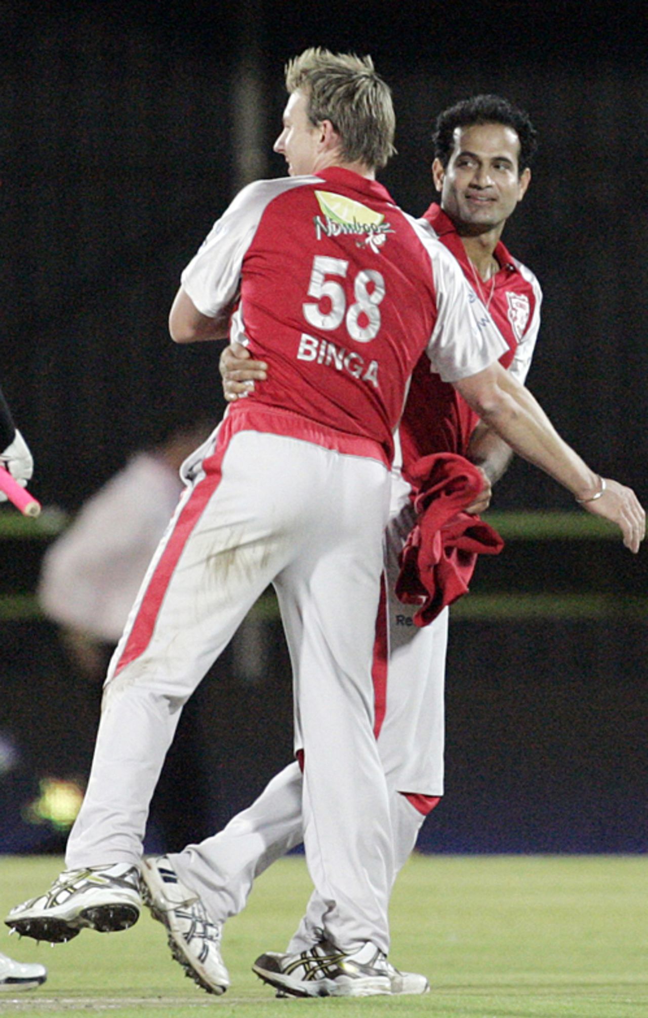Brett Lee gets the congratulations from Irfan Pathan on removing Farveez Maharoof, Delhi Daredevils v Kings XI Punjab, 46th match, IPL, Bloemfontein, May 15, 2009