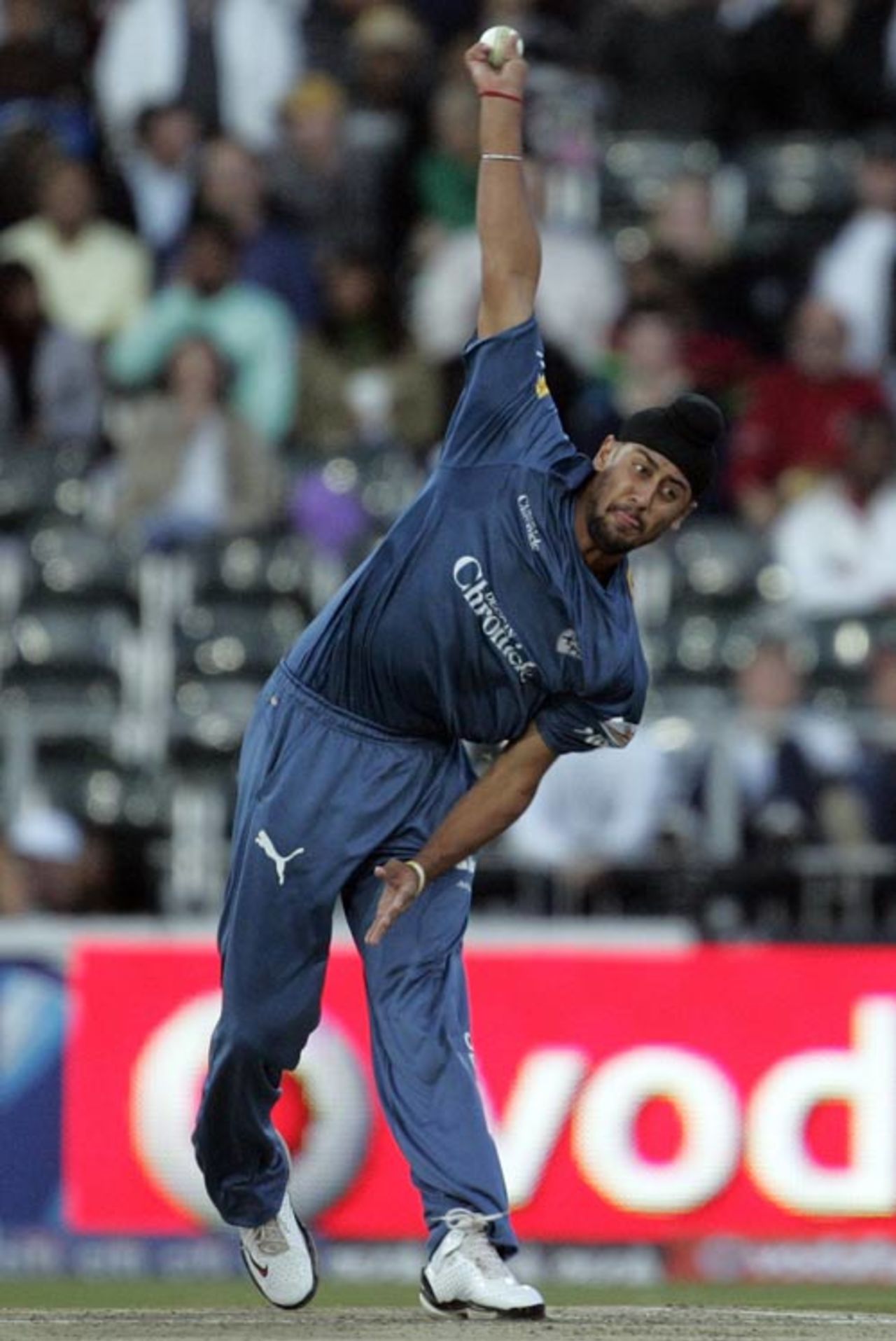 Harmeet Singh in his delivery stride, Deccan Chargers v Kolkata Knight Riders, IPL, Johannesburg, May 16, 2009 
