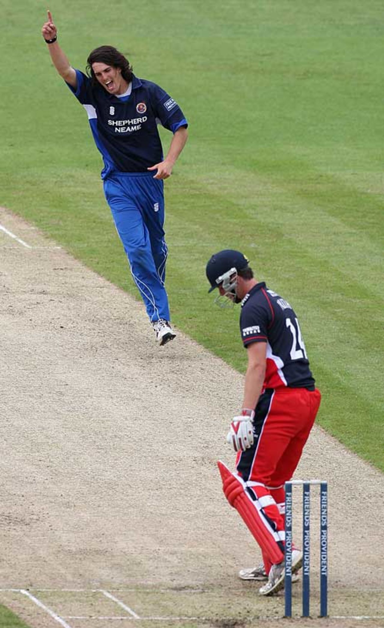 Chris Wright removes Tom Smith as Lancashire struggle early, Lancashire v Essex, Friends Provident Trophy quarter-final, Old Trafford, May 23, 2009