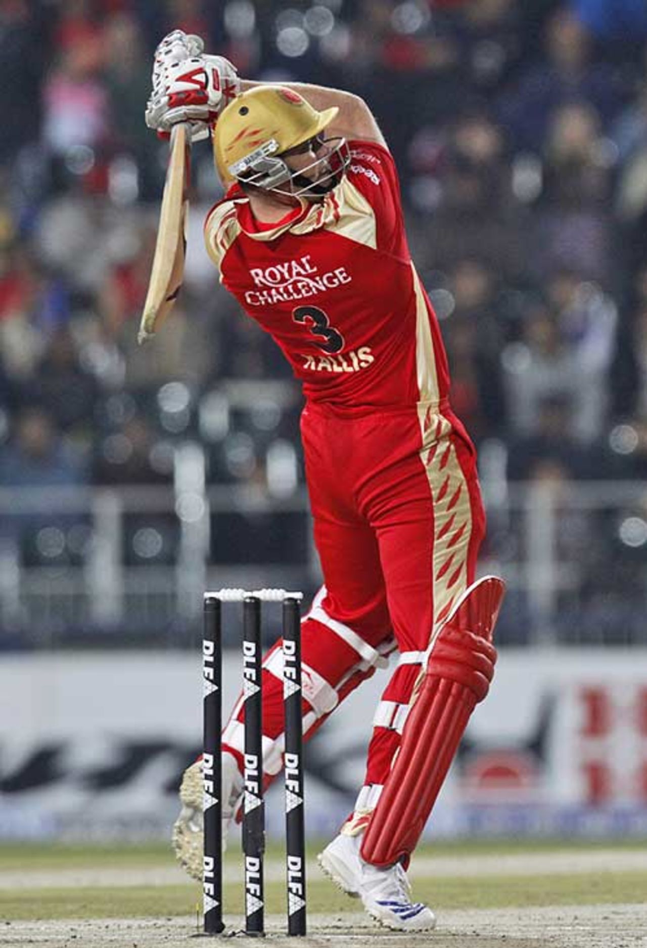 Jacques Kallis gets up to try and thrash the ball, Bangalore Royal Challengers v Chennai Super Kings, IPL, second semi-final, Johannesburg, May 23, 2009