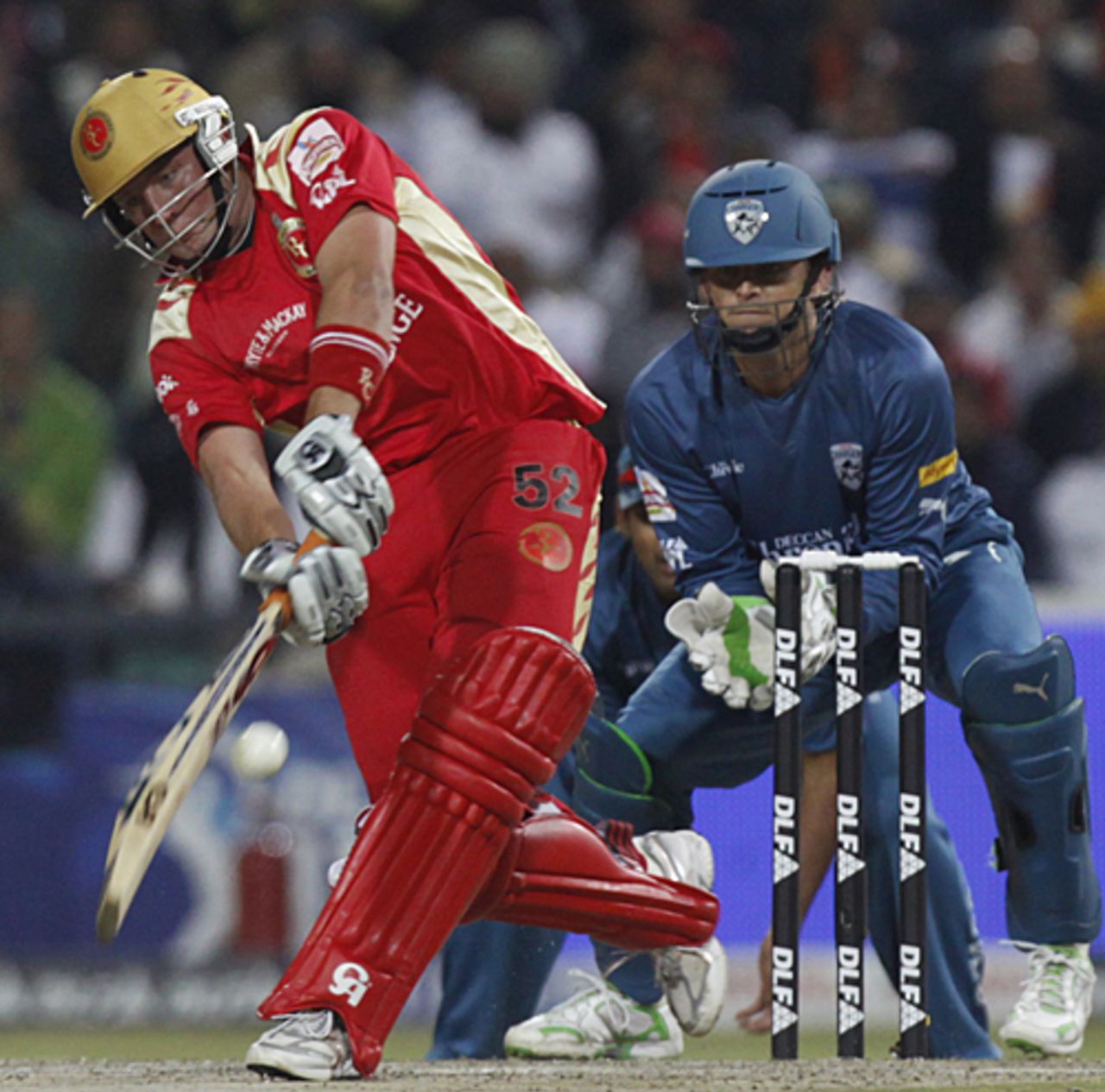 Roelof van der Merwe goes on the attack, Royal Challengers Bangalore v Deccan Chargers, IPL, final, Johannesburg, May 24, 2009