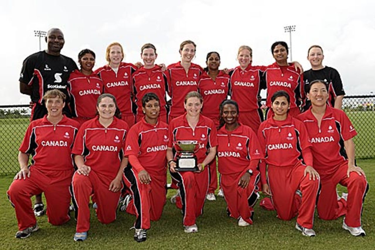 The victorious Canadian squad poses with the championship trophy, Americas Women's Championship 2009, Fort Lauderdale, May 22, 2009