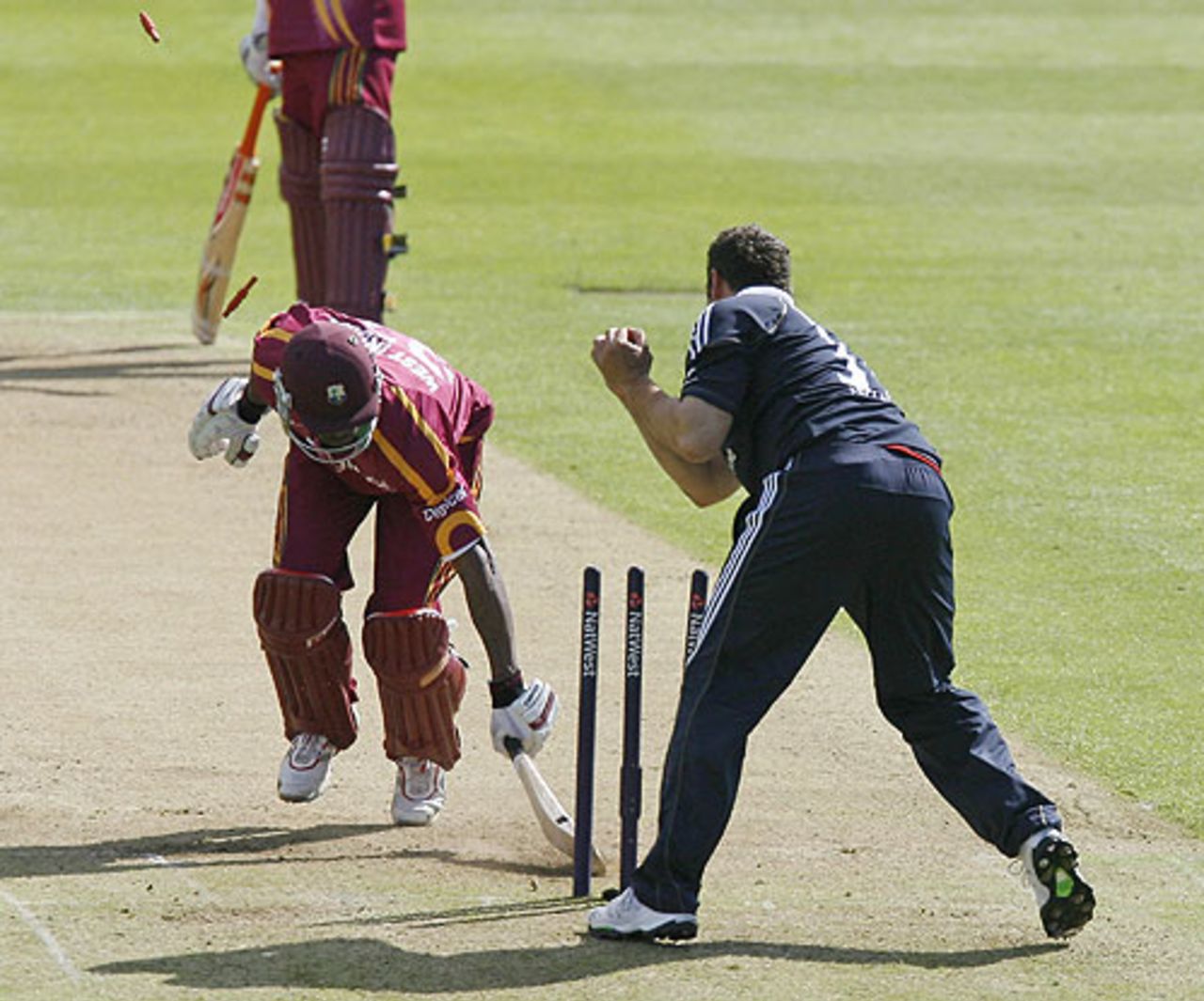 Runako Morton backs up too far and is run out for 21, England v West Indies, 3rd ODI, Edgbaston, May 26, 2009