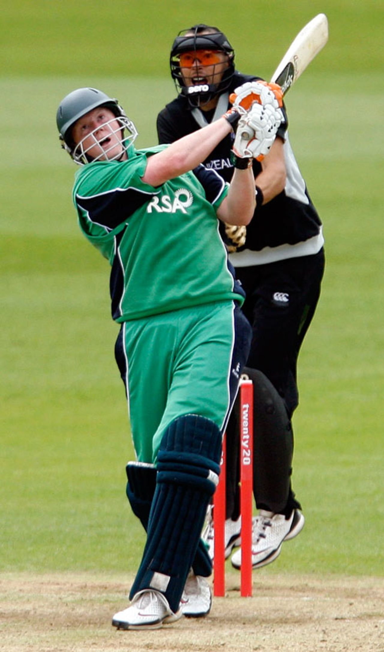 Kevin O'Brien lofts over the leg side, Ireland v New Zealand, ICC World Twenty20 warm-up, Derby, May 27, 2009