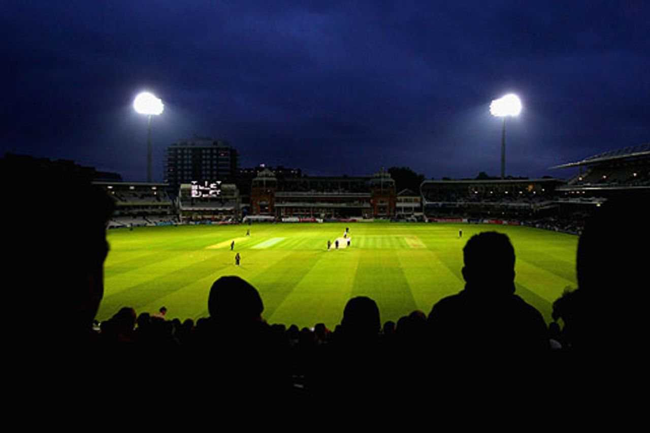 The new floodlights at Lord's make their debut, Middlesex v Kent, Twenty20 Cup, Lord's, May 27, 2009