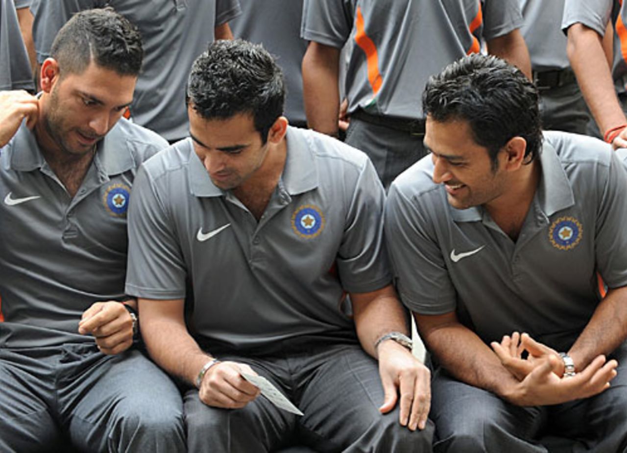 Yuvraj Singh sports a new haircut during the squad photo, Mumbai, May 29, 2009