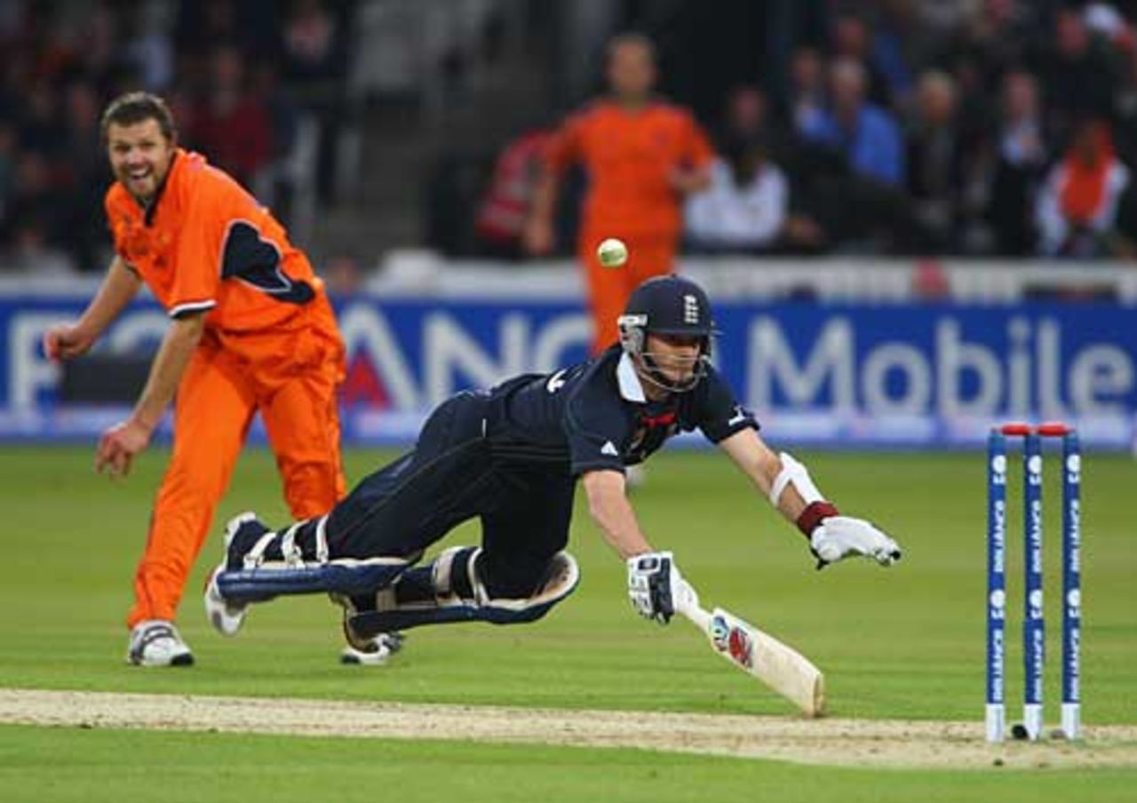 James Foster dives to make his ground as Dirk Nannes throws, England v Netherlands, ICC World Twenty20, Lord's, June 5, 2009