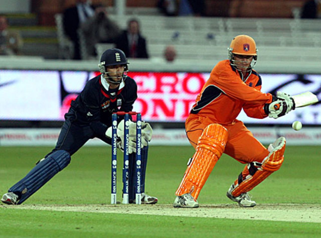 Tom de Grooth shapes to play the reverse-sweep, England v Netherlands, ICC World Twenty20, Lord's, June 5, 2009