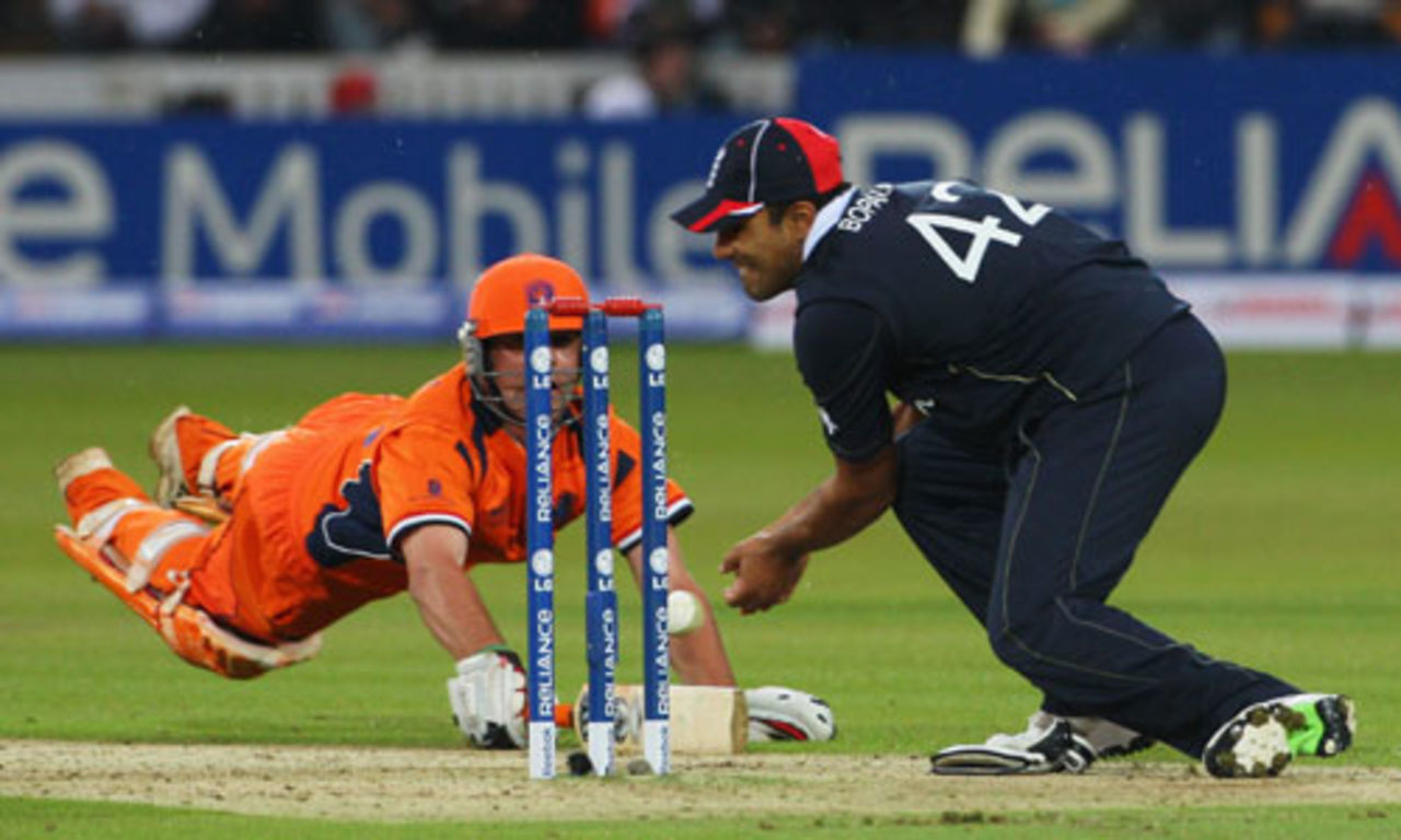Peter Borren dives to make his ground as Ravi Bopara fumbles, England v Netherlands, ICC World Twenty20, Lord's, June 5, 2009