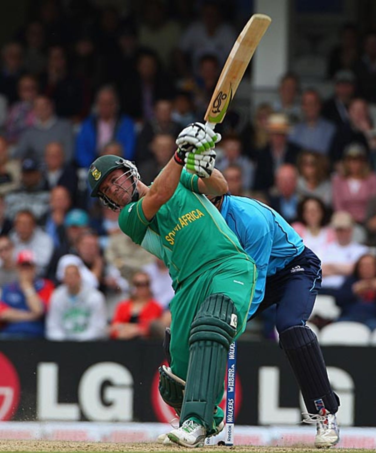 AB de Villiers goes downtown, Scotland v South Africa, ICC World Twenty20, The Oval, June 7, 2009