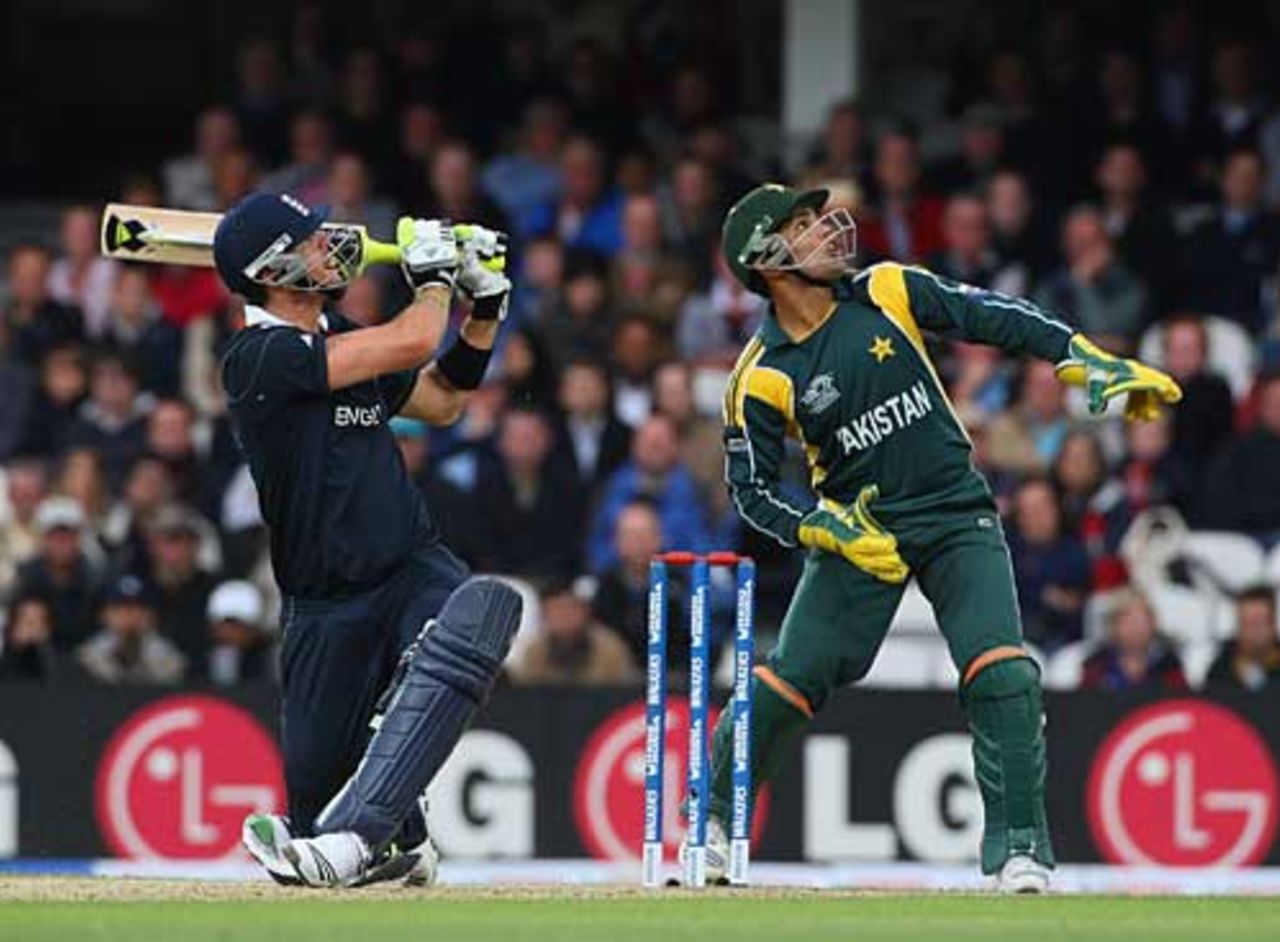 Kevin Pietersen top edges the ball for six, England v Pakistan, ICC World Twenty20, The Oval, June 7, 2009