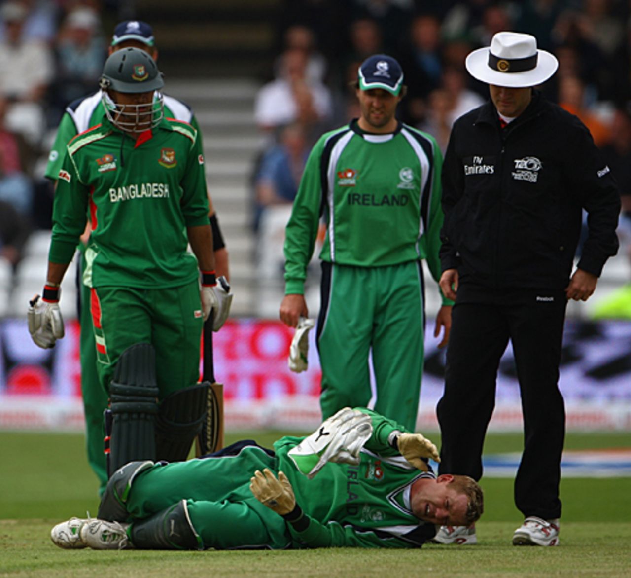 Niall O'Brien is in pain after slipping while attempting a run-out, Bangladesh v Ireland, ICC World Twenty20, Trent Bridge, June 8, 2009