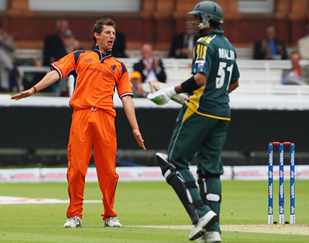 Pieter Seelaar is animated after sending back Kamran Akmal, Netherlands v Pakistan, ICC World Twenty20, Lord's, June 9, 2009