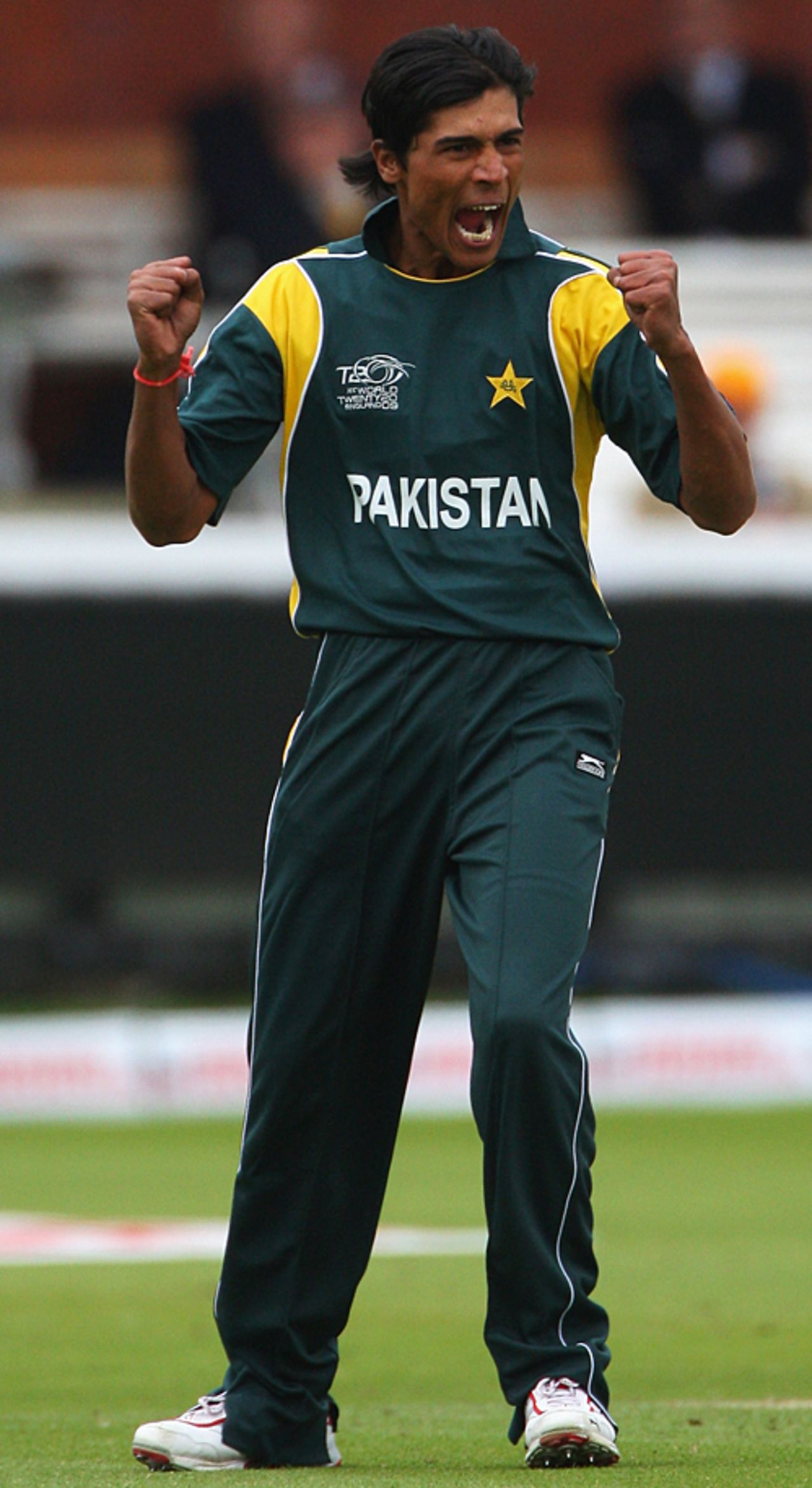 Mohammad Aamer celebrates the dismissal of Darron Reekers, Netherlands v Pakistan, ICC World Twenty20, Lord's, June 9, 2009