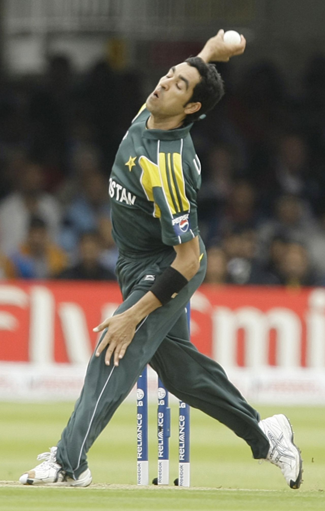 Umar Gul bends his back, Pakistan v Sri Lanka, ICC World Twenty20 Super Eights, Lord's, June 12, 2009