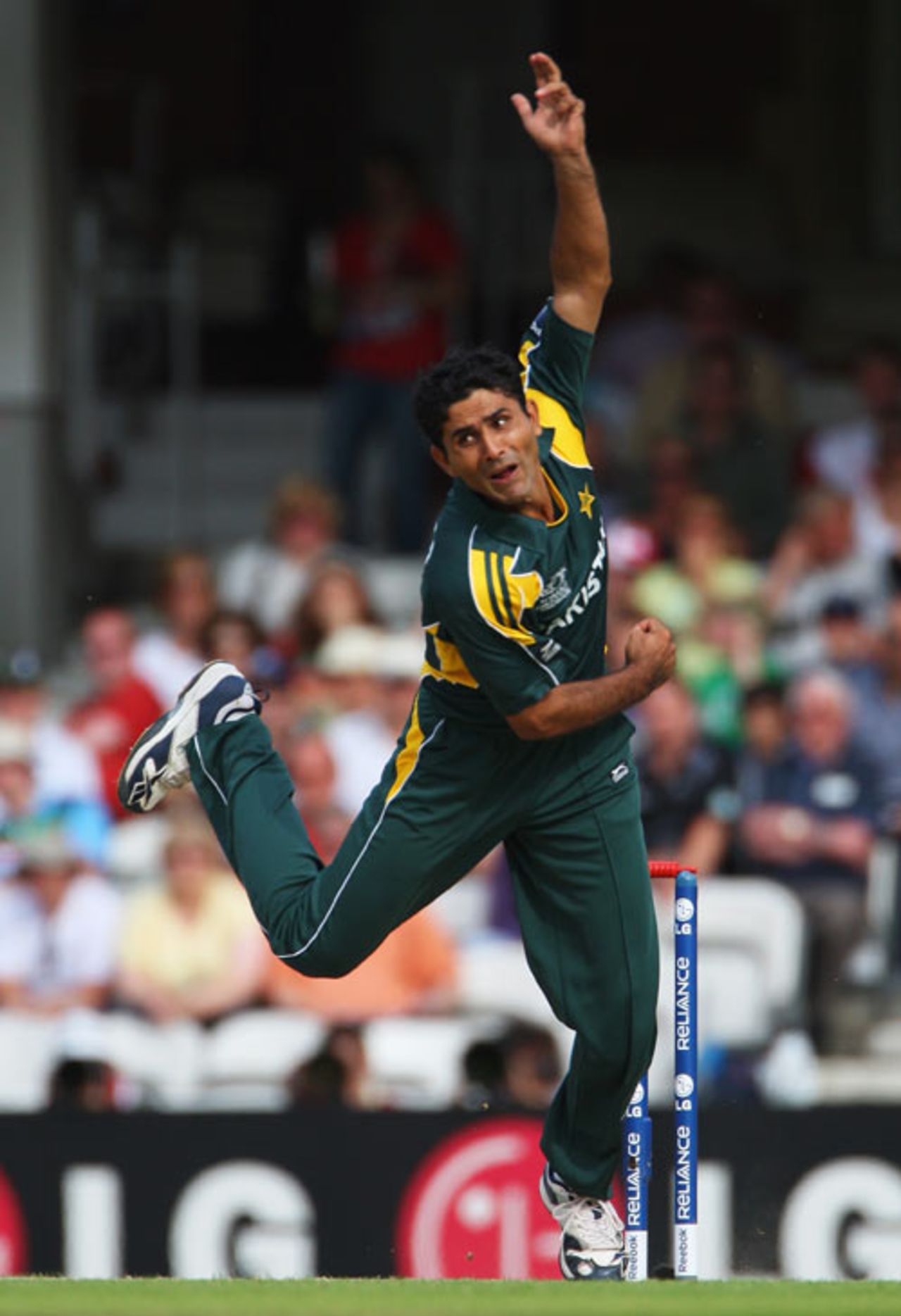 Abdul Razzaq in his delivery stride, New Zealand v Pakistan, ICC World Twenty20 Super Eights, The Oval, June 13, 2009