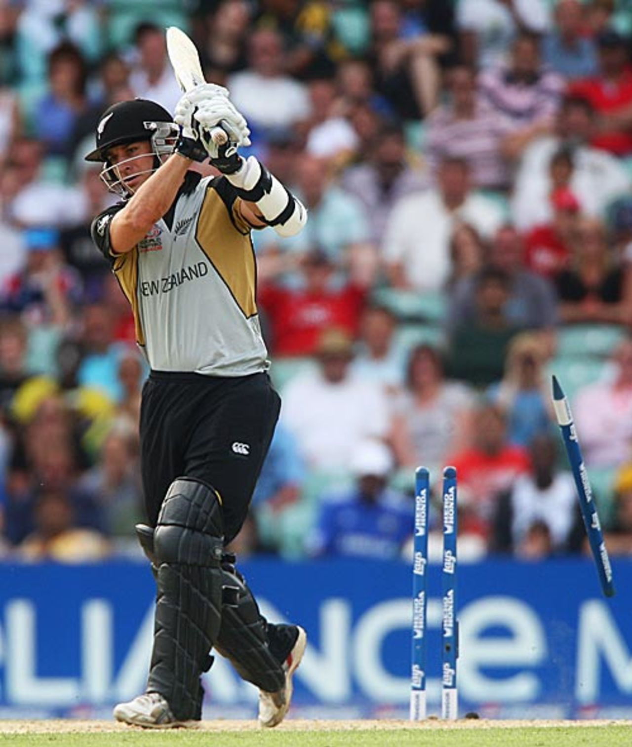 Nathan McCullum loses his stump, New Zealand v Pakistan, ICC World Twenty20 Super Eights, The Oval, June 13, 2009
