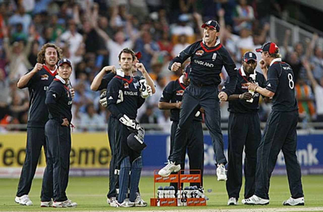 England celebrate the fall of Yuvraj Singh, England v India, ICC World Twenty20 Super Eights, Lord's, June 14, 2009 