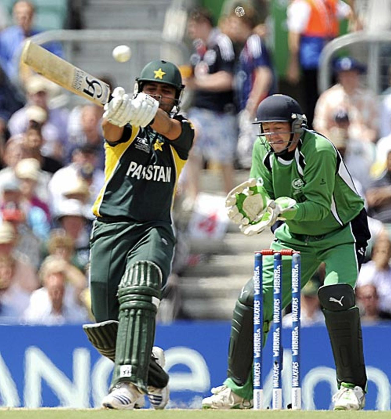 Kamran Akmal pulls, Ireland v Pakistan, ICC World Twenty20 Super Eights, The Oval, June 15, 2009