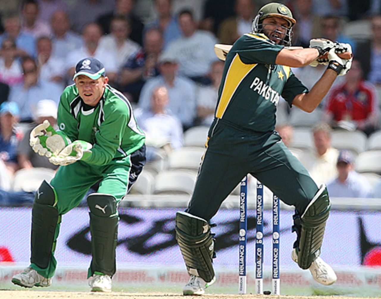 Shahid Afridi goes on the attack, Ireland v Pakistan, ICC World Twenty20 Super Eights, The Oval, June 15, 2009