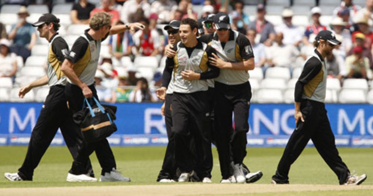 Nathan McCullum is congratulated after dismissing Sanath Jayasuriya, New Zealand v Sri Lanka, ICC World Twenty20 Super Eights, Trent Bridge, June 16, 2009 