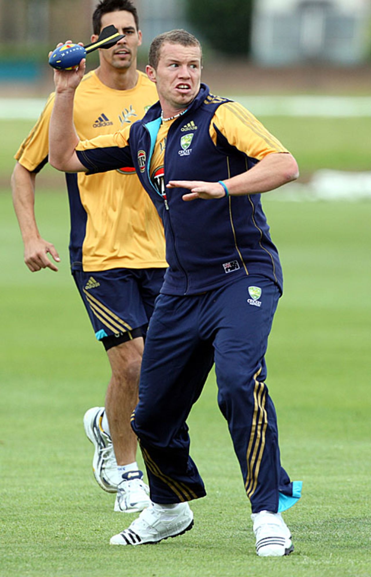 Peter Siddle throws a missile during training, London, June 18, 2009