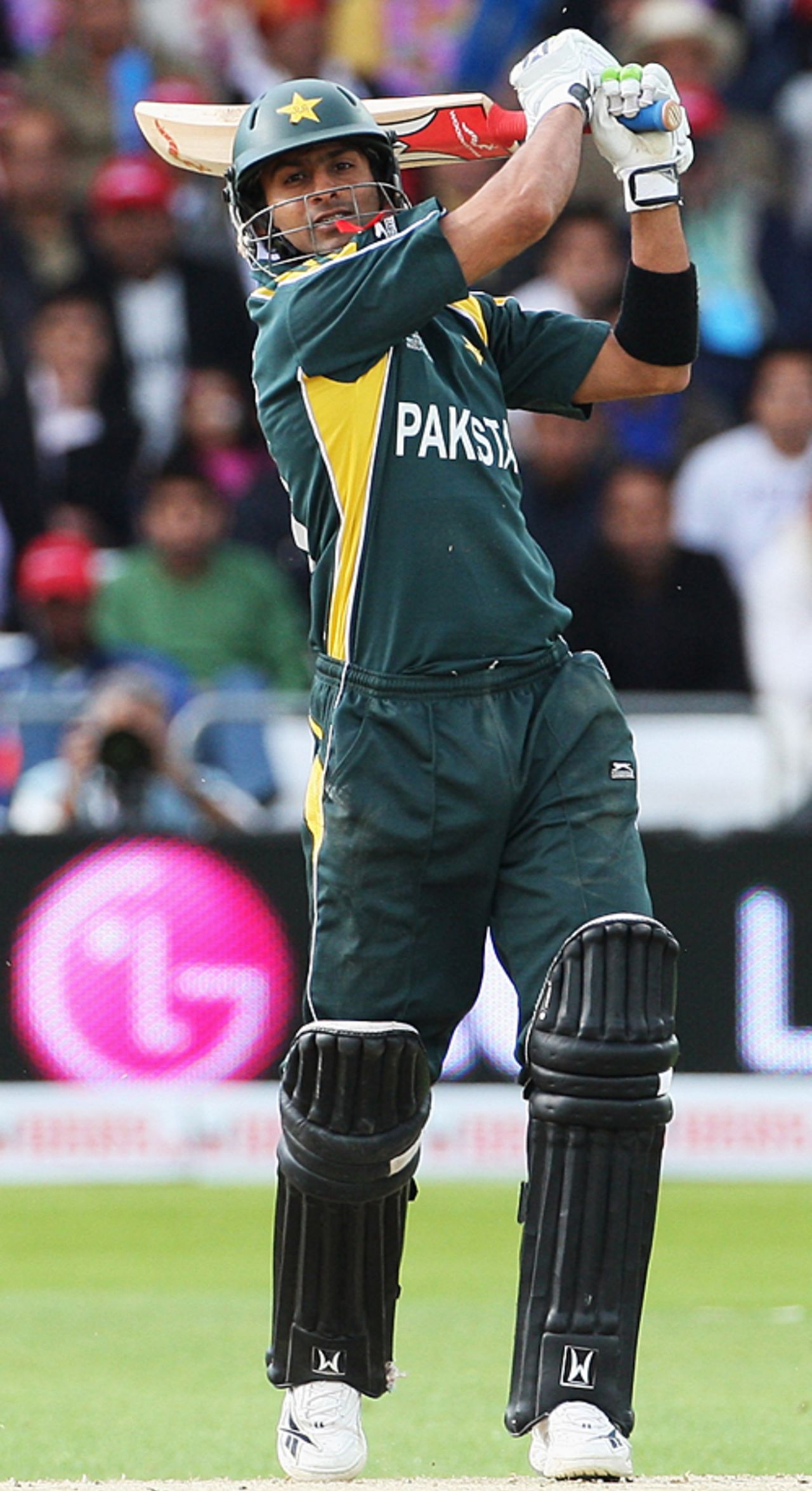 Shoaib Malik cuts loose, Pakistan v South Africa, ICC World Twenty20, 1st semi-final, Trent Bridge, June 18, 2009