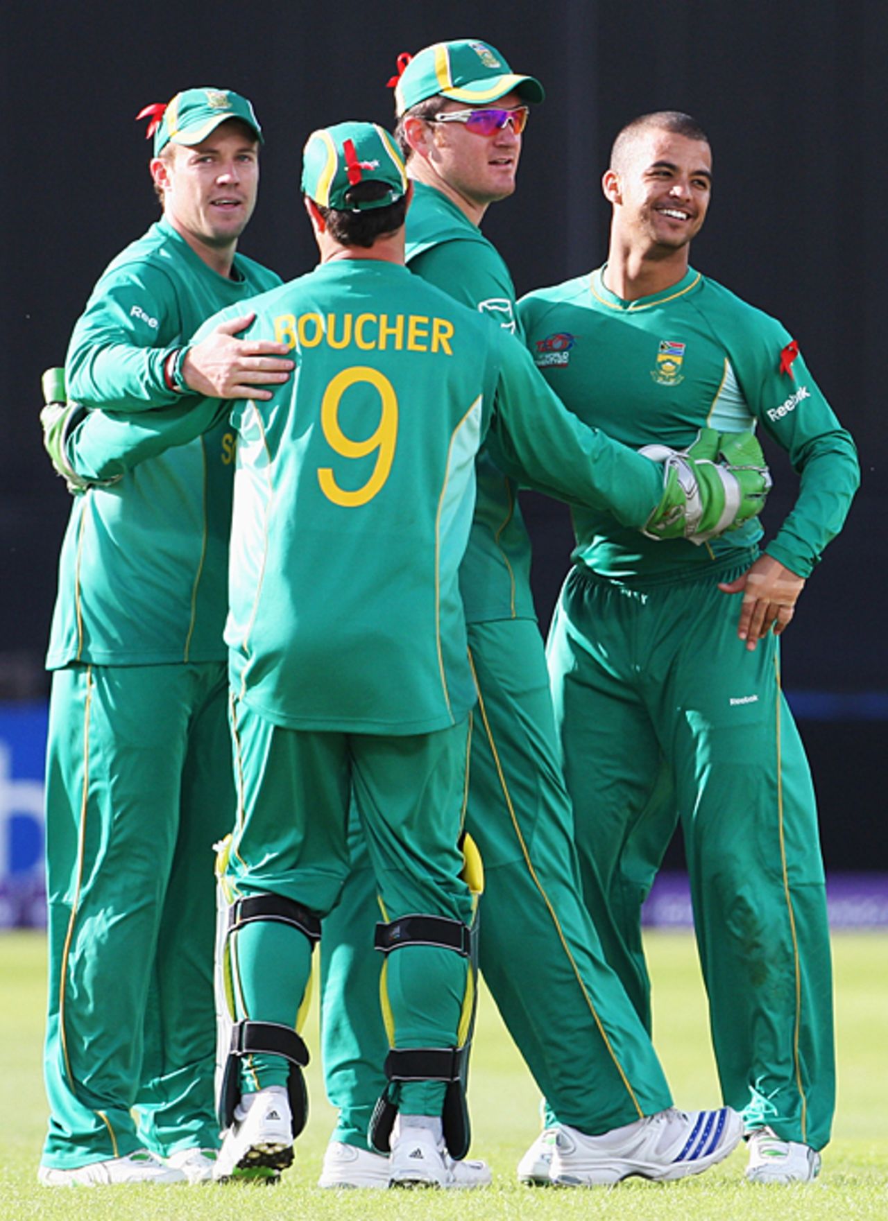 JP Duminy gets the congratulations on dismissing Shahid Afridi, Pakistan v South Africa, ICC World Twenty20, 1st semi-final, Trent Bridge, June 18, 2009