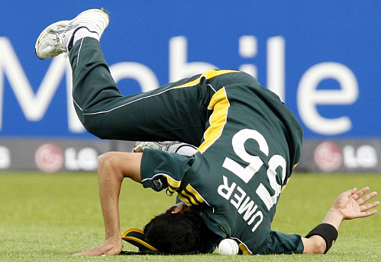 Umar Gul has a bad fall while attempting a catch off Graeme Smith, Pakistan v South Africa, ICC World Twenty20, 1st semi-final, Trent Bridge, June 18, 2009