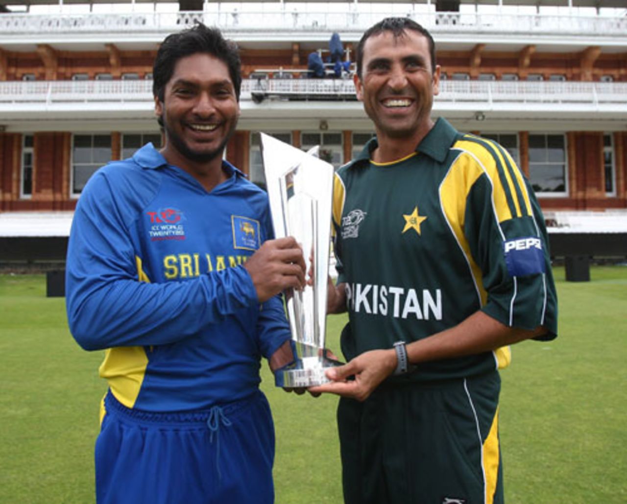 Rival captains pose on the eve of the ICC World Twenty20 finals, ICC World Twenty20 finals