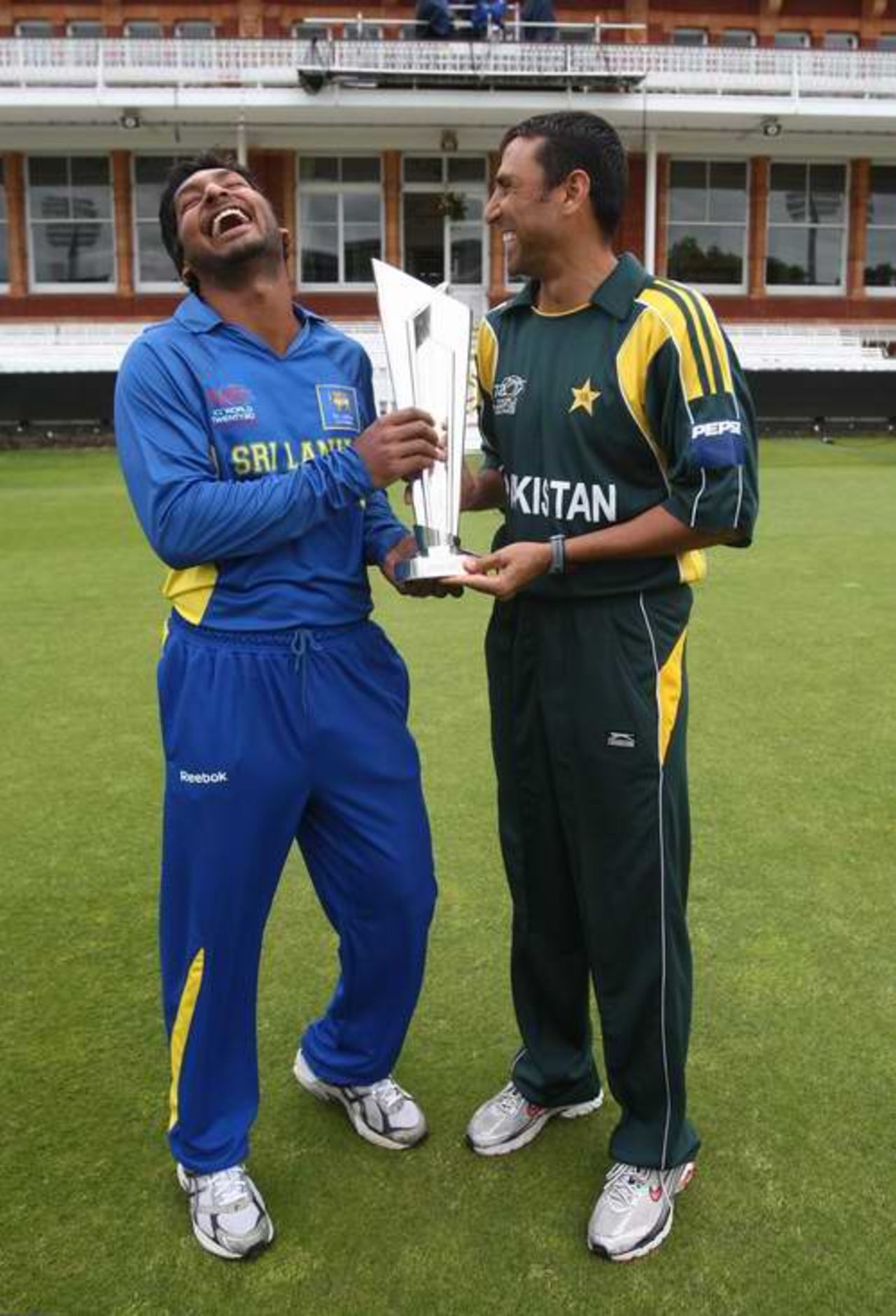 Rival captains pose on the eve of the ICC World Twenty20 finals, ICC World Twenty20 final, June 20, 2009