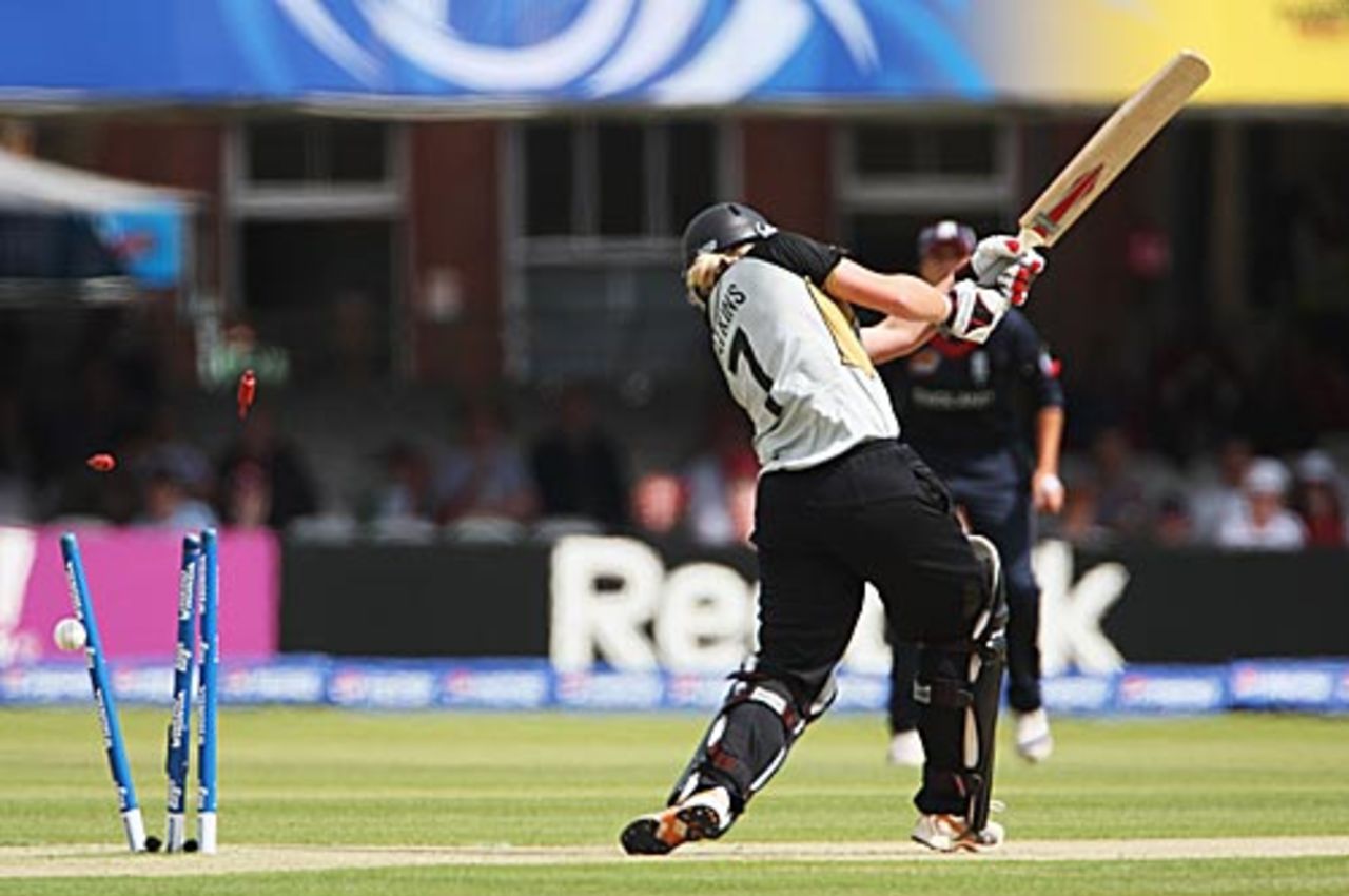 Aimee Watkins is bowled, England v New Zealand, ICC Women's World Twenty20 final, Lord's, June 21, 2009