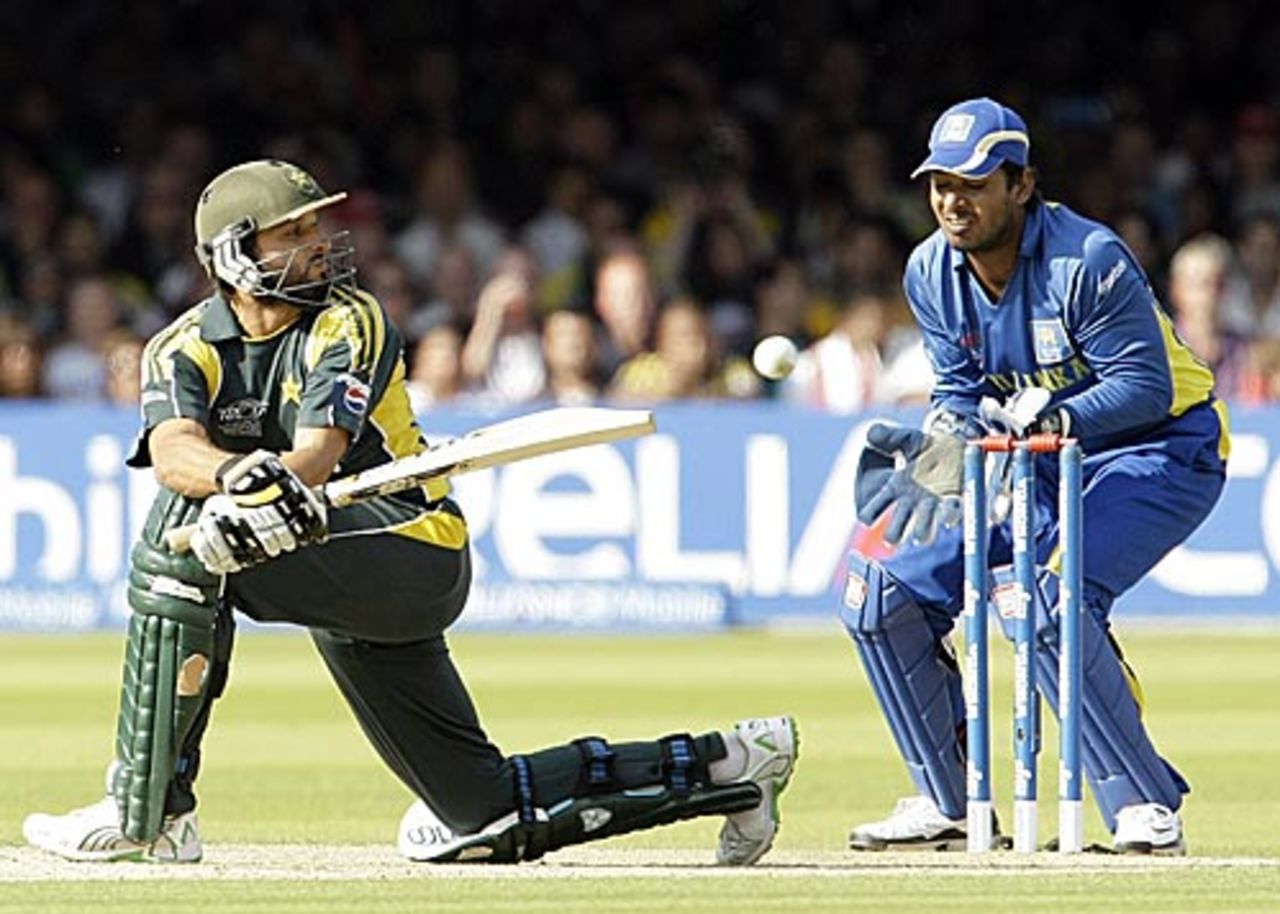 Shahid Afridi sweeps, Pakistan v Sri Lanka, ICC World Twenty20 final, Lord's, June 21, 2009 