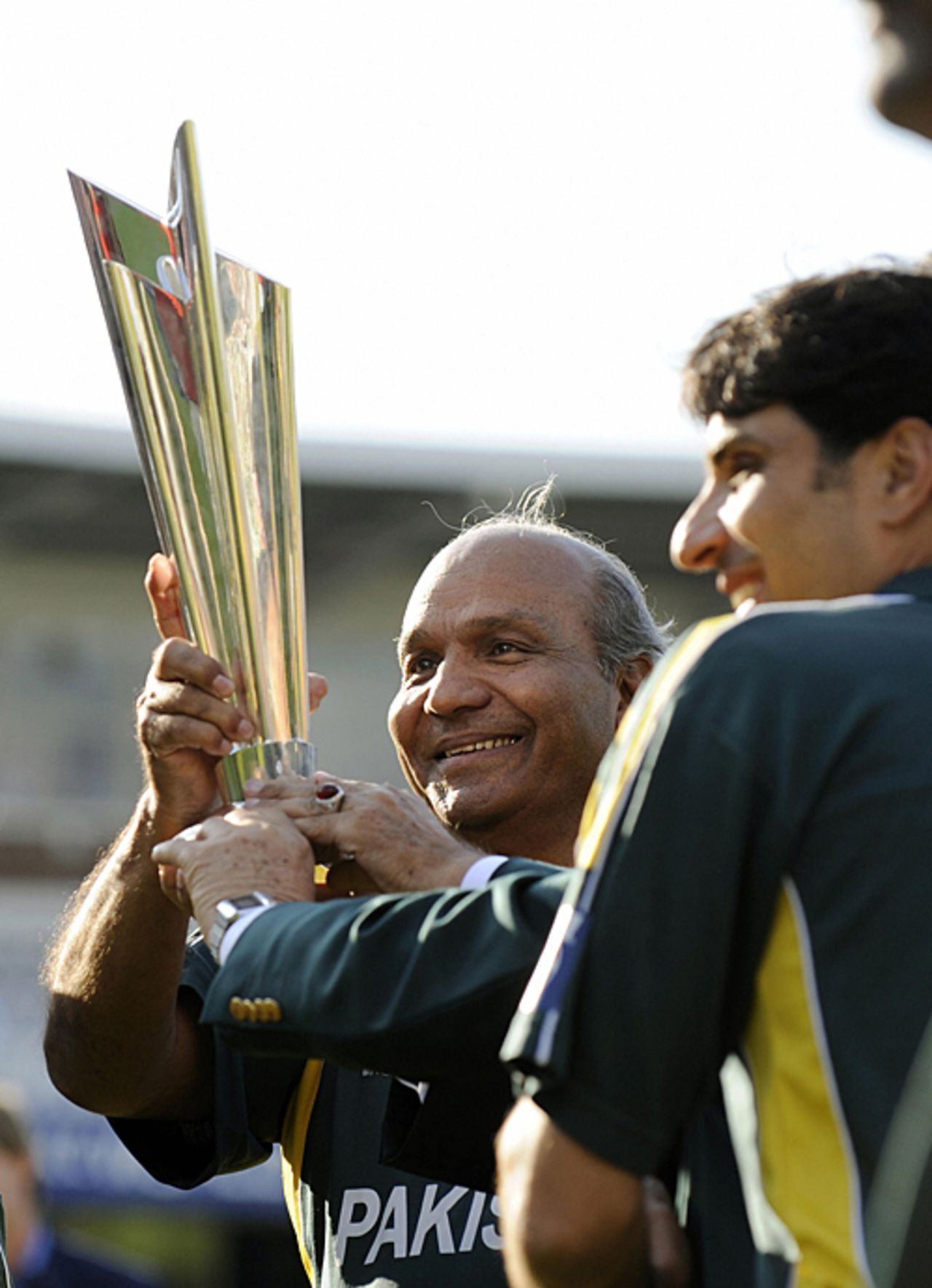 Intikhab Alam holds aloft the World Twenty20 trophy, Pakistan v Sri Lanka, ICC World Twenty20 final, Lord's, June 21, 2009 