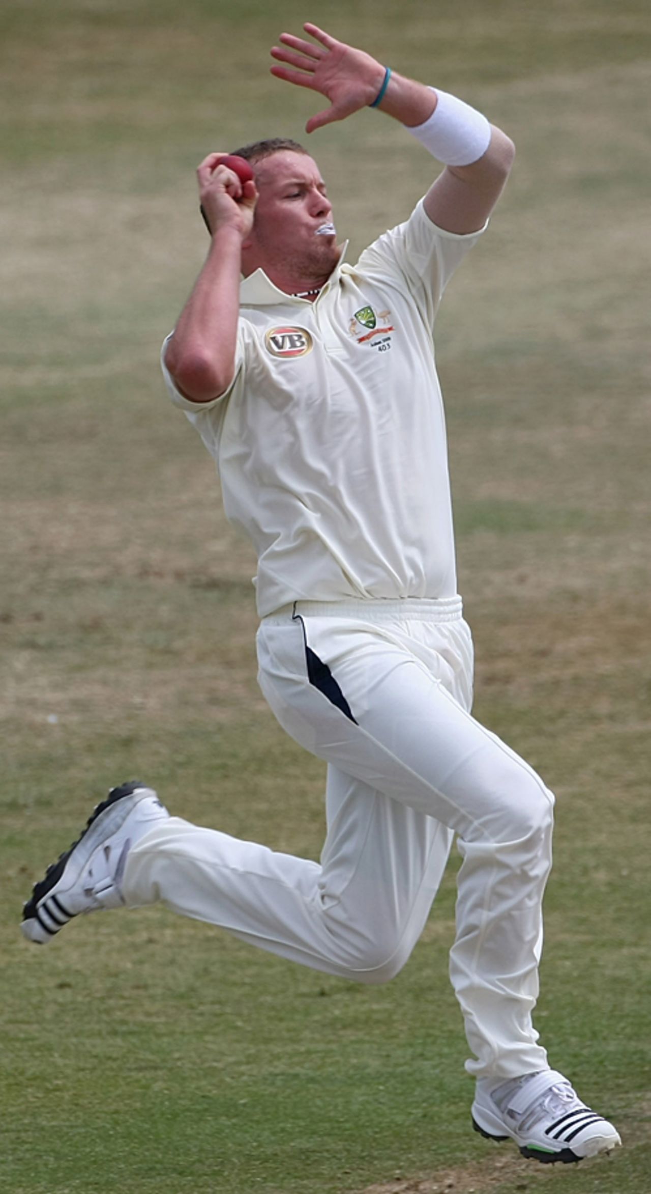 Peter Siddle steams in, Sussex v Australians, Day 2, Hove, June 25, 2009