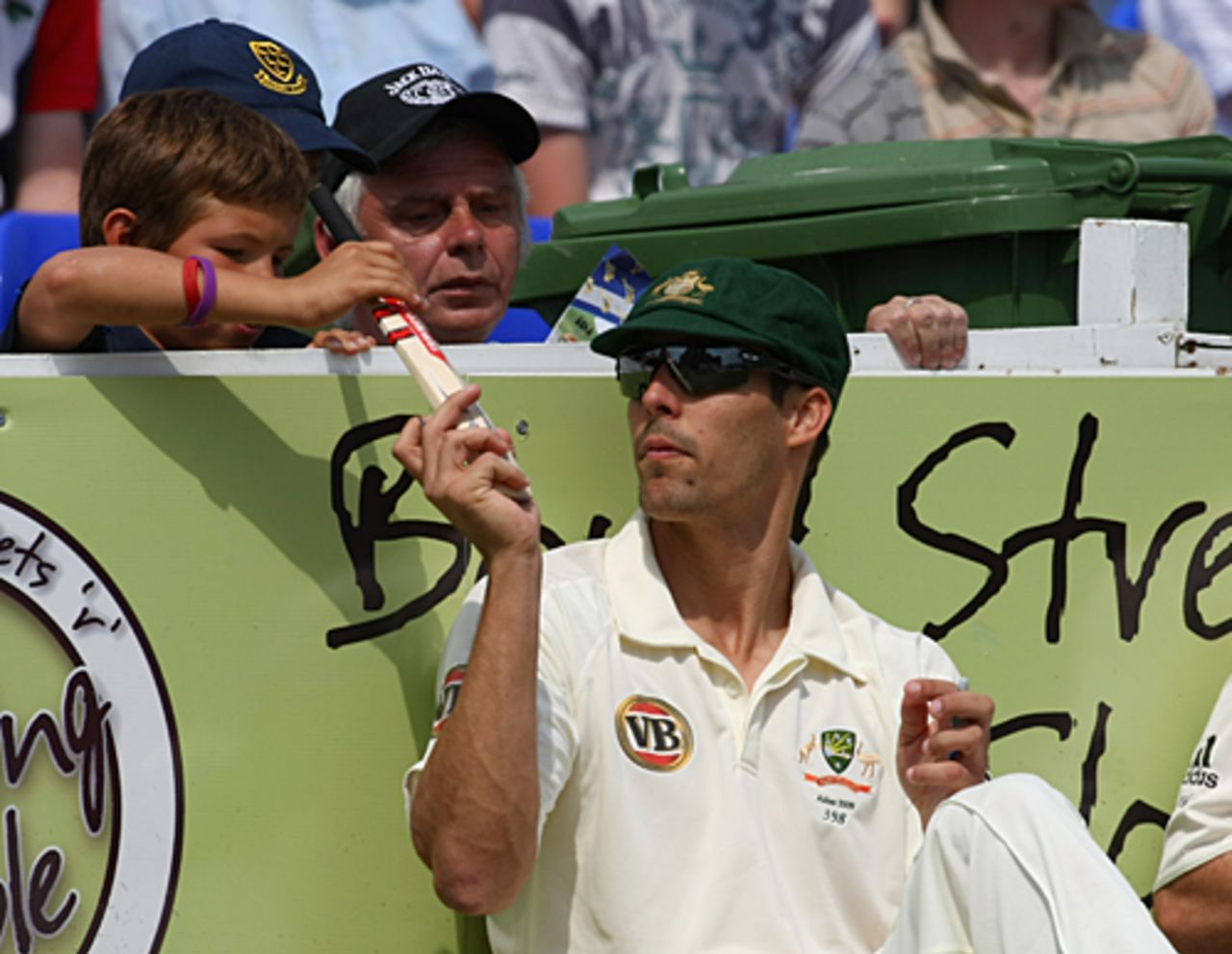 Mitchell Johnson obliges a young autograph hunter, Sussex v Australians, Day 2, Hove, June 25, 2009