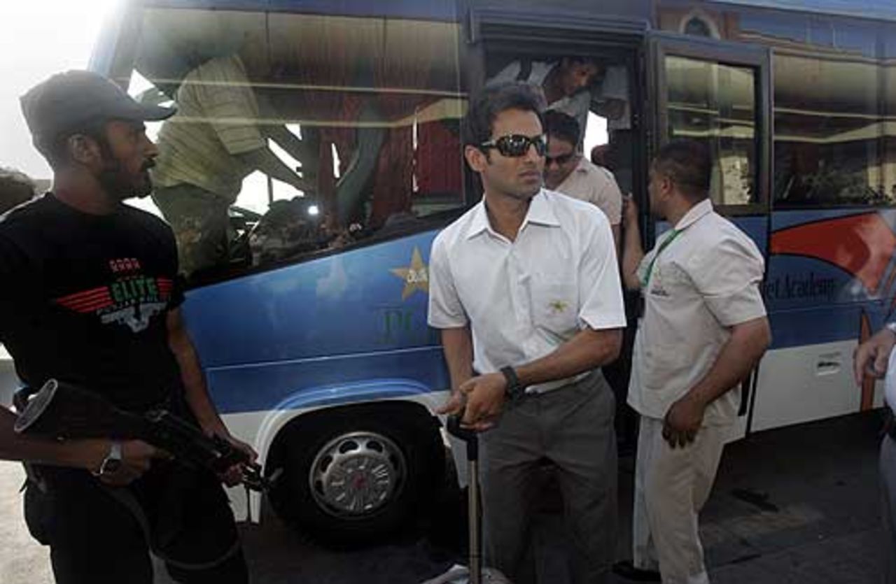 Shoaib Malik arrives at the Allama Iqbal airport, Lahore, June 27, 2009