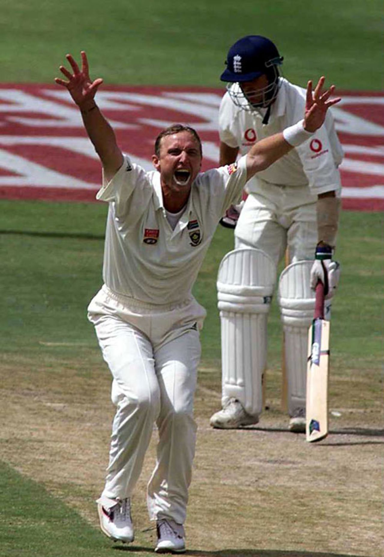 Allan Donald successfully appeals for Michael Vaughan's wicket, South Africa v England, 1st Test, Johannesburg, 3rd day, November 27, 1999
