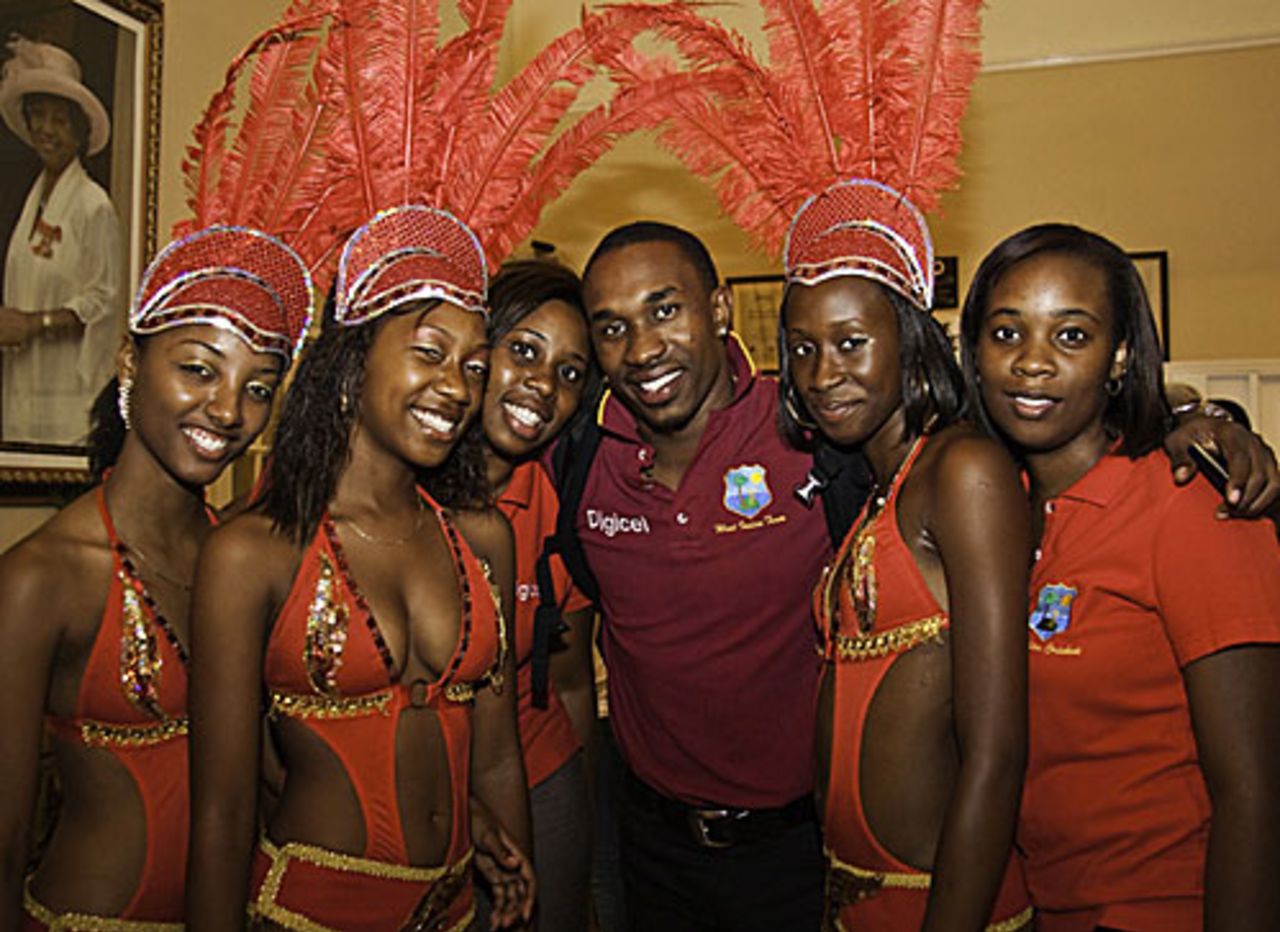 Dwayne Bravo poses with the Digicel girls, St Lucia, June 30, 2009