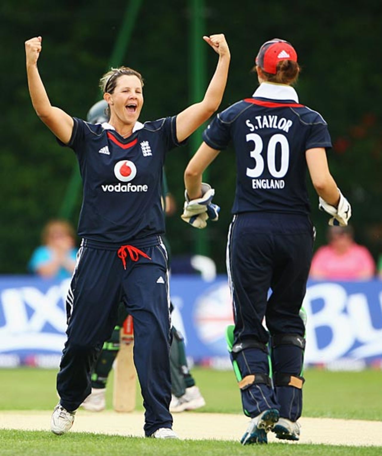 Nicky Shaw celebrates a wicket, England v Australia, 3rd women's ODI, Stratford, July 3, 2009 