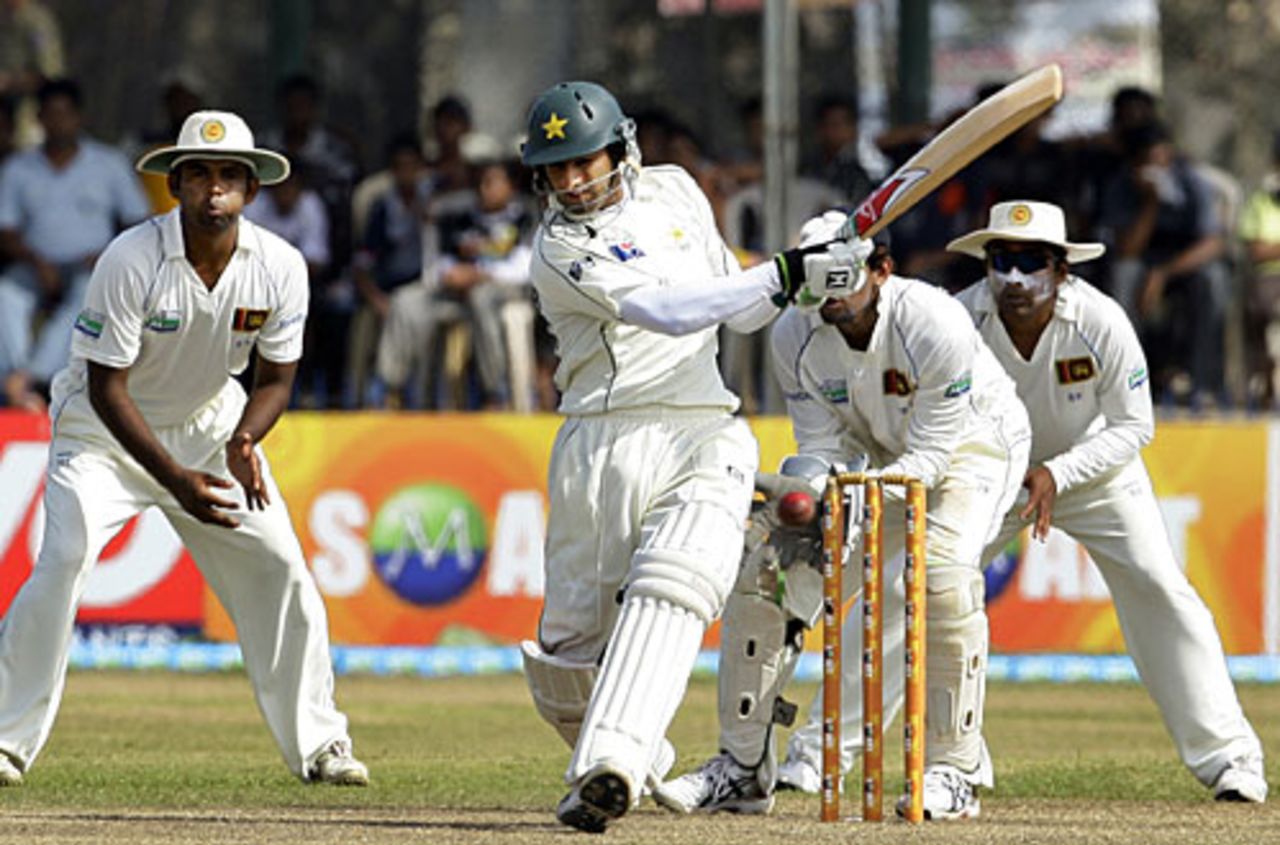 Shoaib Malik tries to pull a low-rising ball, Pakistan v Sri Lanka, 1st Test, Galle, 2nd day, July 5, 2009