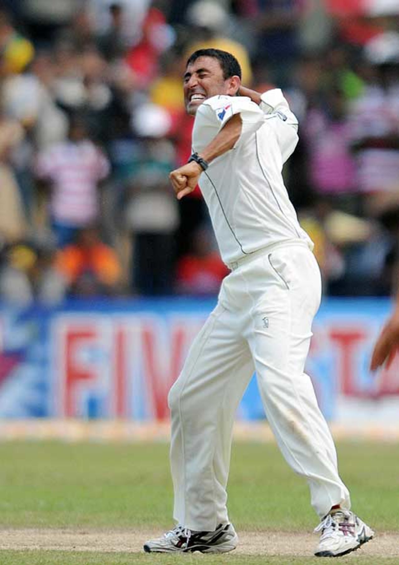 Younis Khan snapped a dour partnership, Pakistan v Sri Lanka, 1st Test, Galle, 3rd day, July 6, 2009 