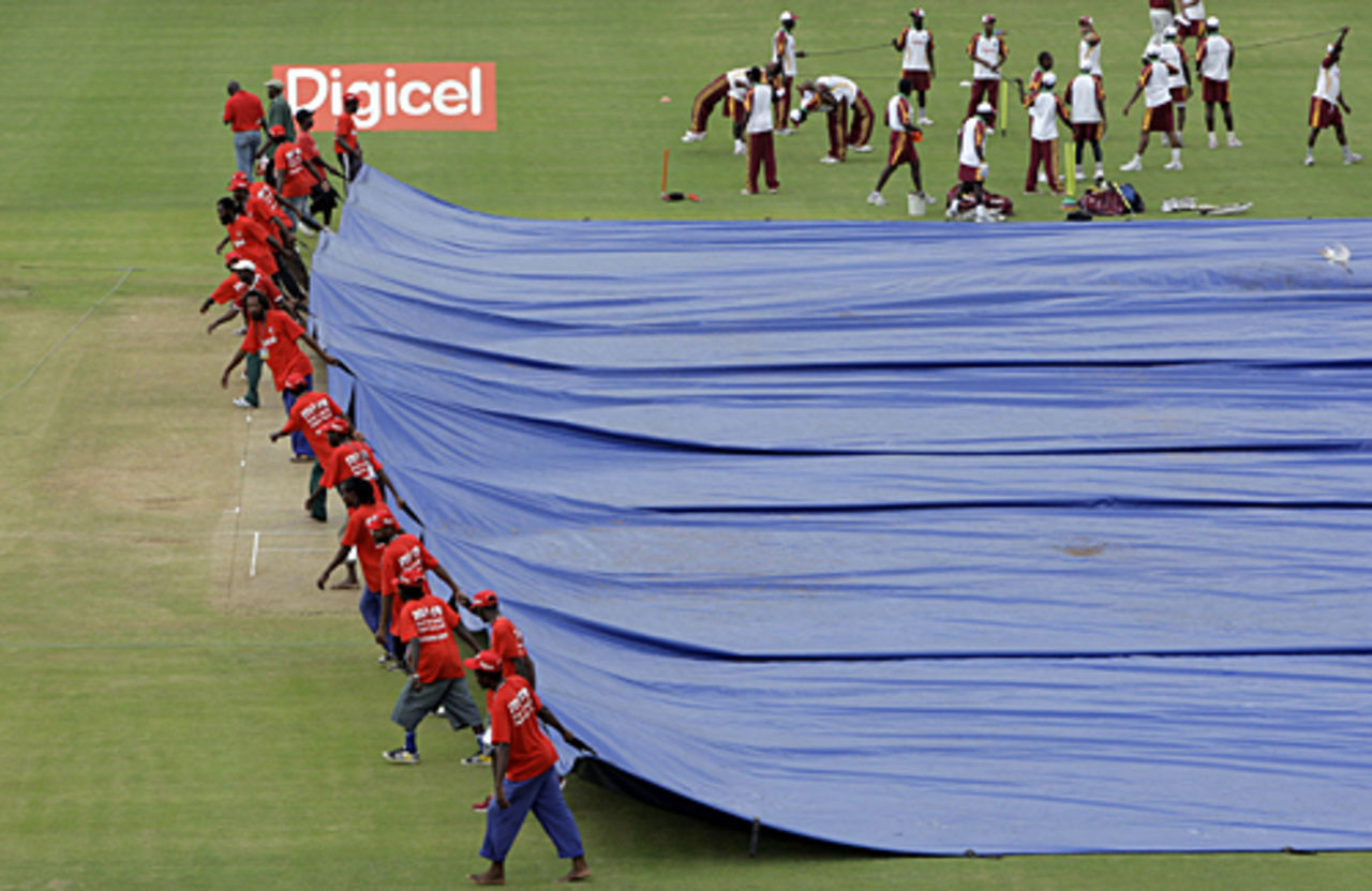 Groundsmen draw the covers as heavy showers disrupt proceedings, West Indies v Bangladesh, 1st Test, St Vincent, 1st day, July 9, 2009